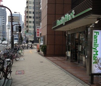 ファミマのある交差点を右へ